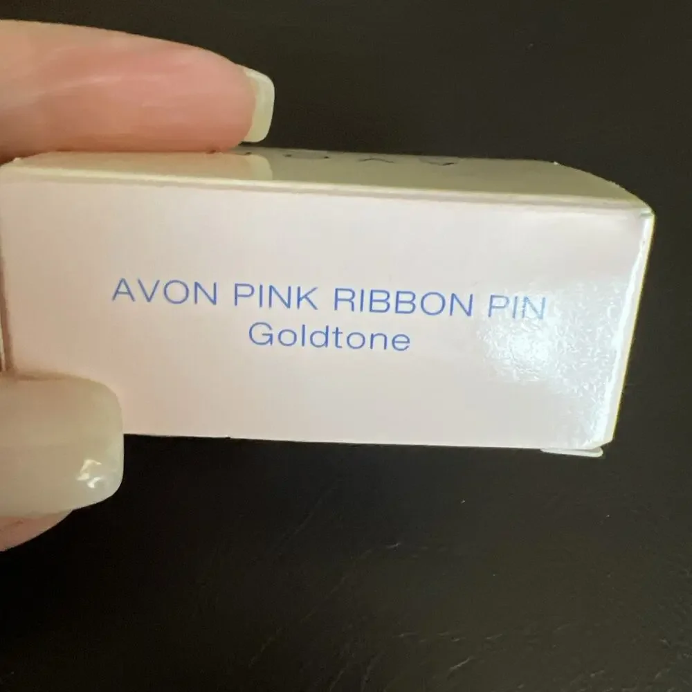 New in Original Box AVON 2000 PINK Rhinestone RIBBON Gold Tone PIN Breast Cancer